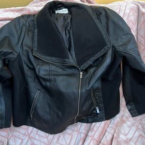 Ava n viv 2x faux leather motorcycle. Stretch on sides and arms like new.